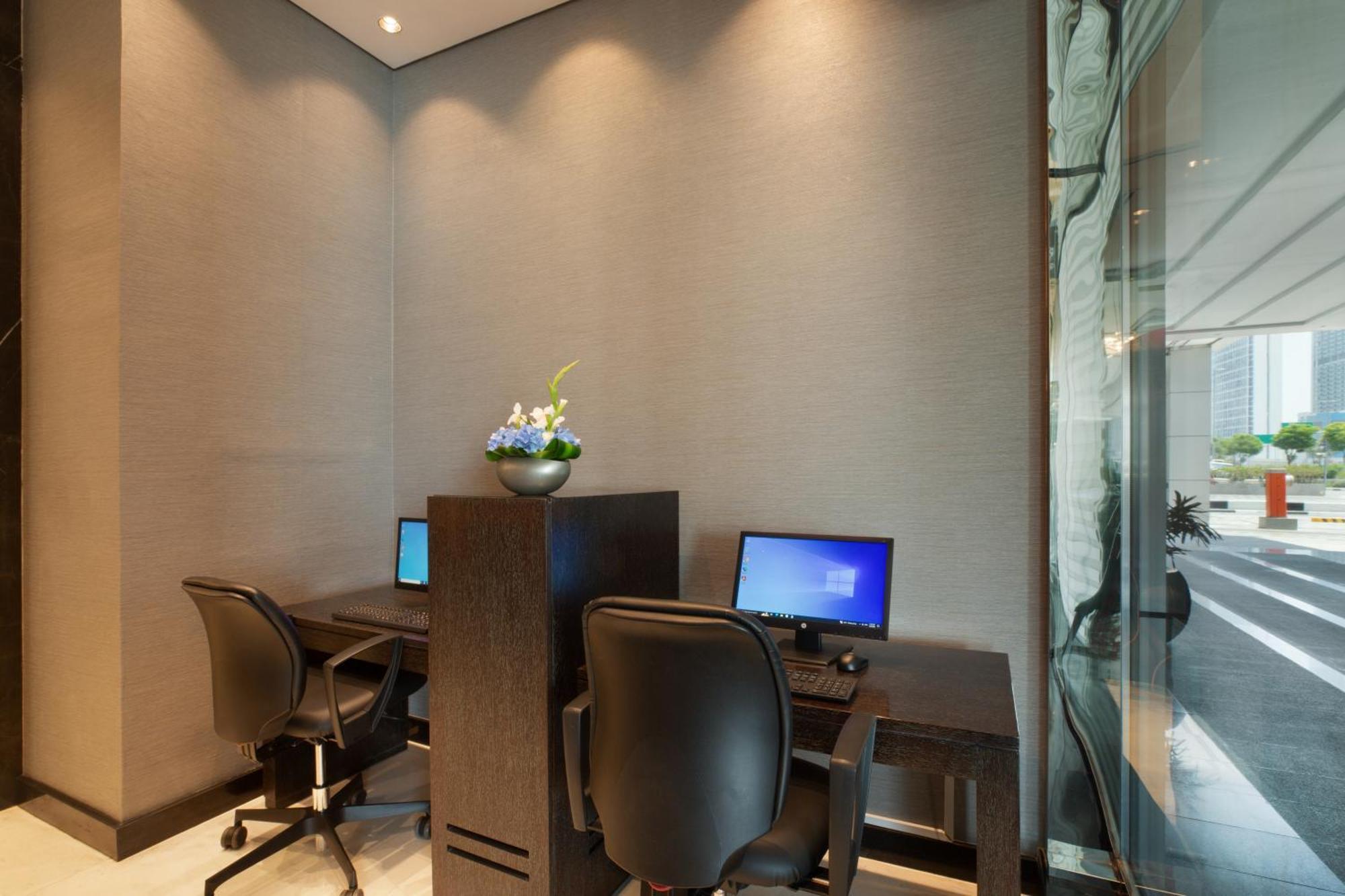 Royal Continental Suites Business Bay - Deluxe Apartments Dubaï Extérieur photo Business Center