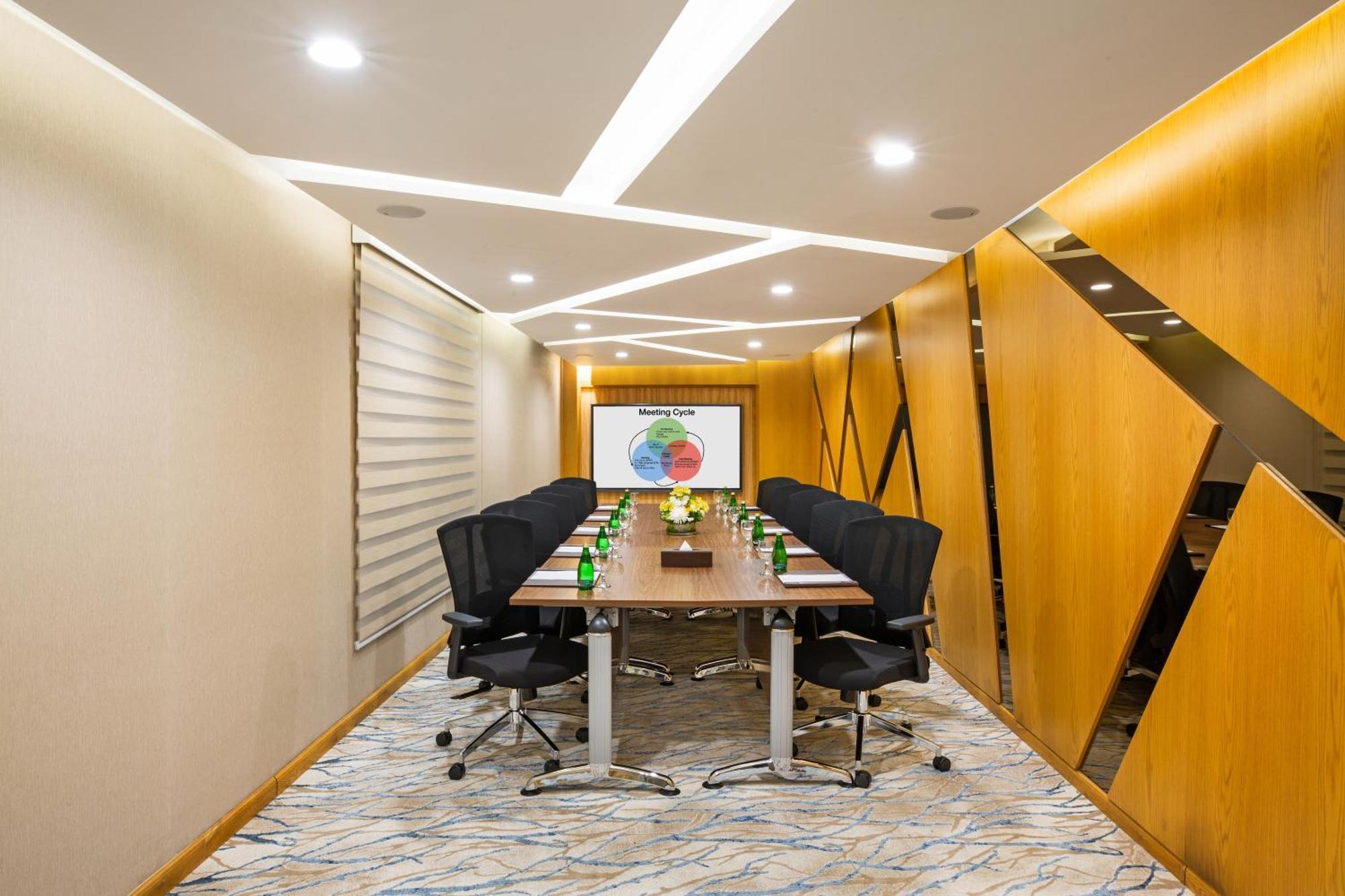 Royal Continental Suites Business Bay - Deluxe Apartments Dubaï Extérieur photo Meeting room at the hotel