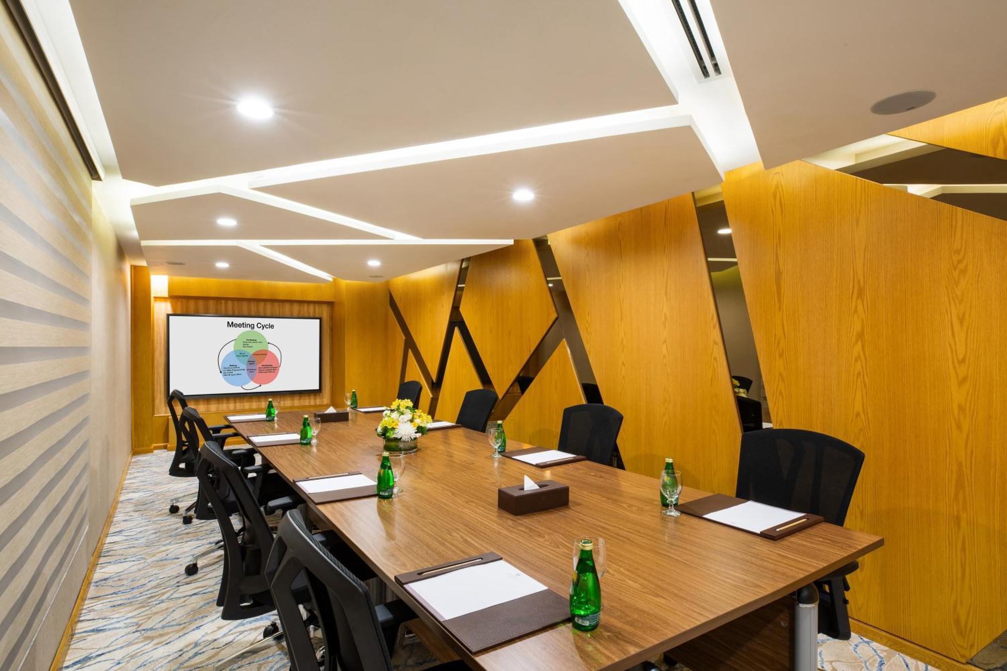 Royal Continental Suites Business Bay - Deluxe Apartments Dubaï Extérieur photo Meeting room at the hotel