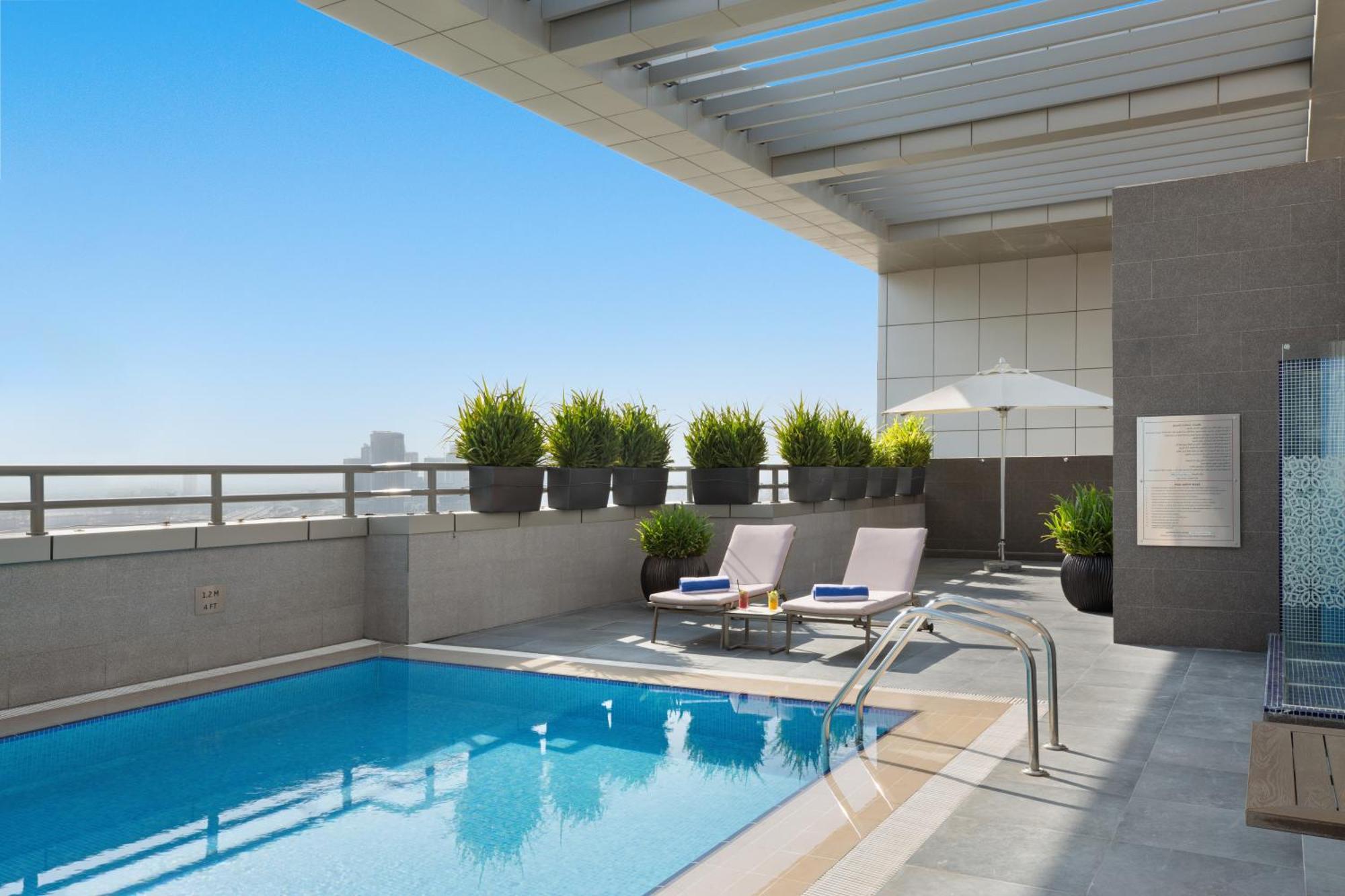 Royal Continental Suites Business Bay - Deluxe Apartments Dubaï Extérieur photo Rooftop pool