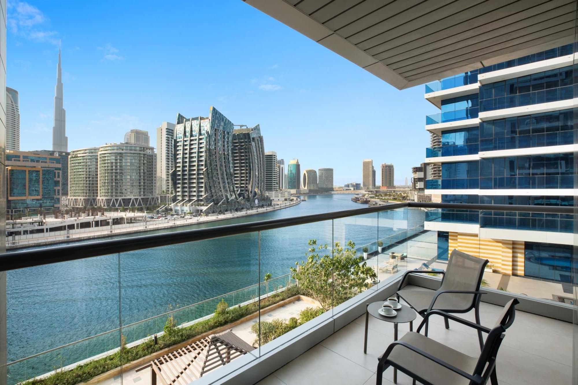 Royal Continental Suites Business Bay - Deluxe Apartments Dubaï Extérieur photo View from the balcony of a typical apartment