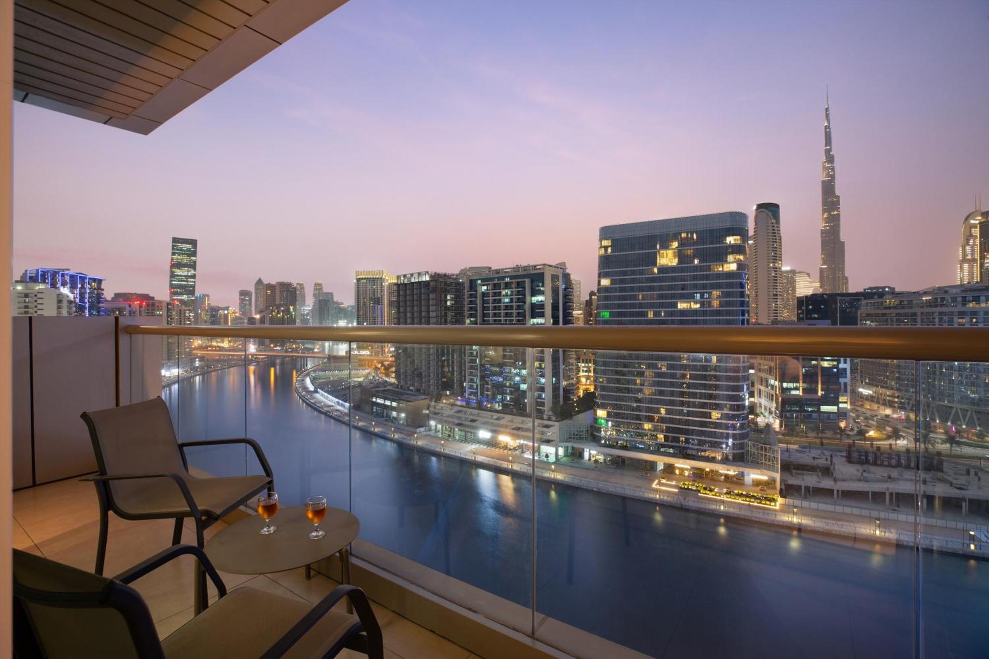 Royal Continental Suites Business Bay - Deluxe Apartments Dubaï Extérieur photo View from a balcony