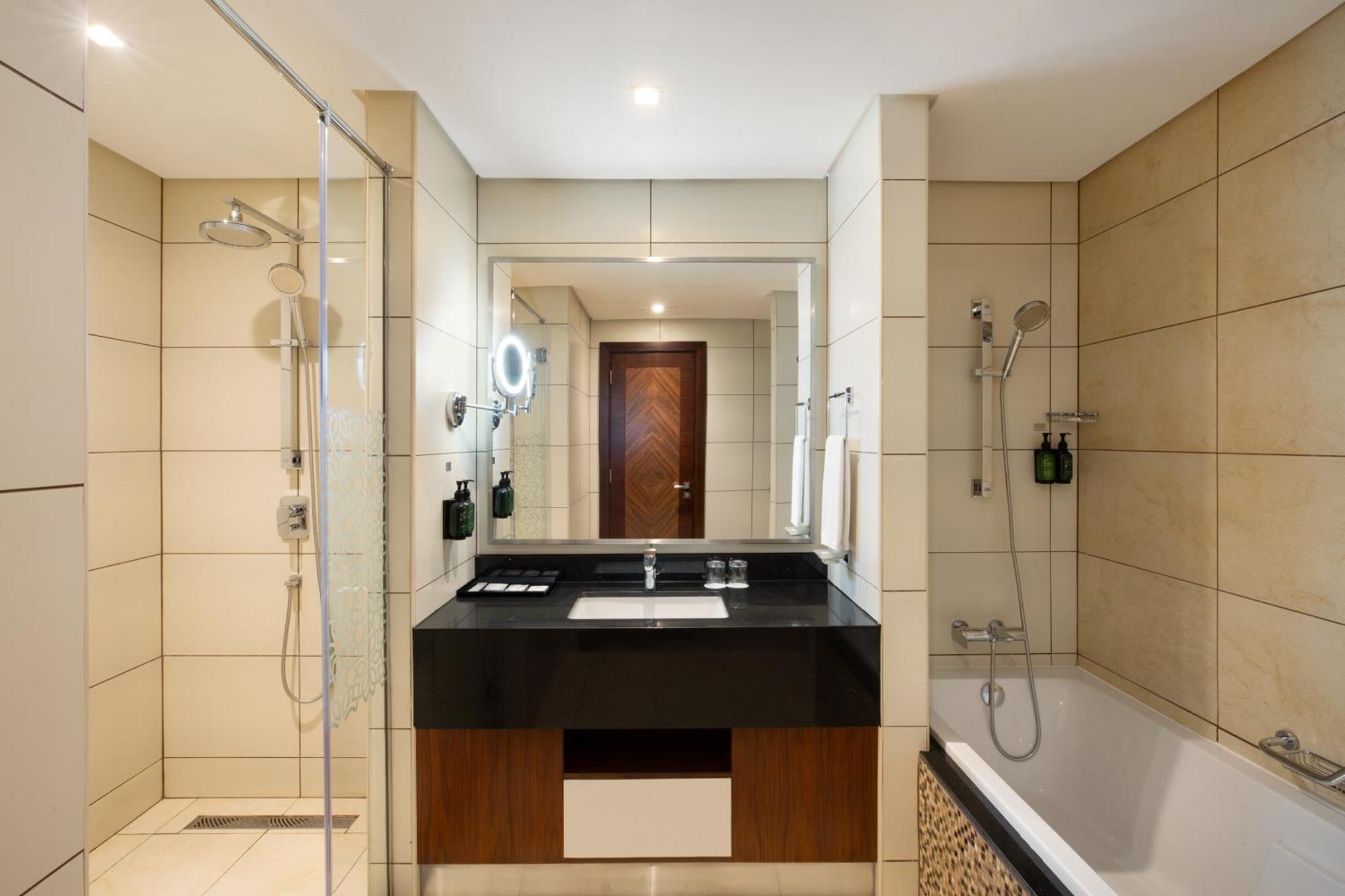 Royal Continental Suites Business Bay - Deluxe Apartments Dubaï Extérieur photo Bathroom